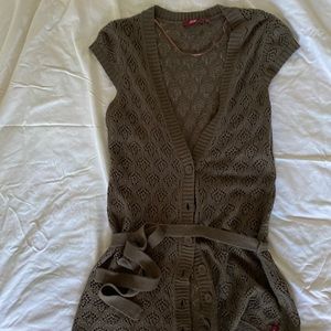 Olive short sleeve sweater tunic with belt